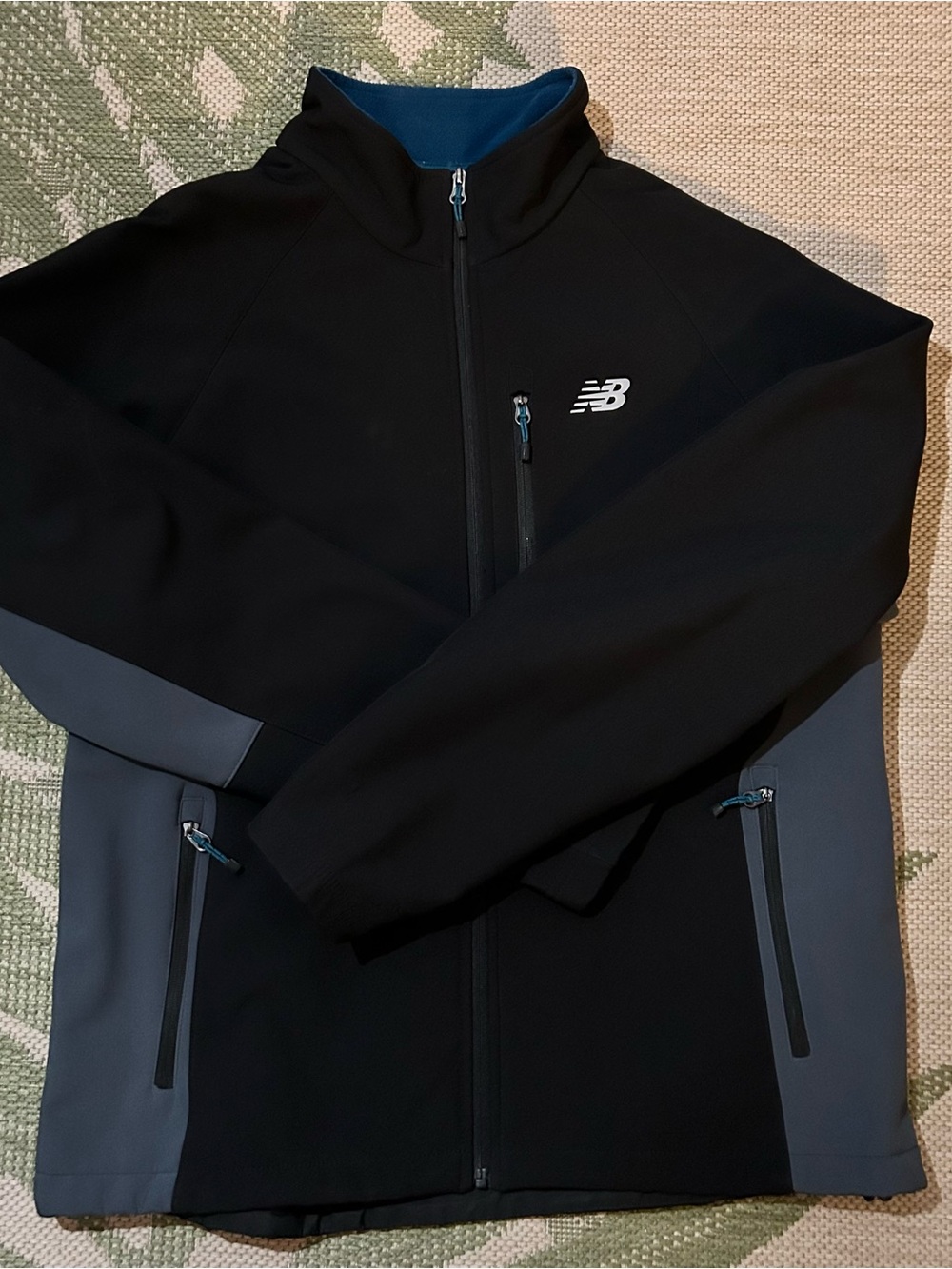 New Balance Men's Black & Gray Performance Softshell Jacket